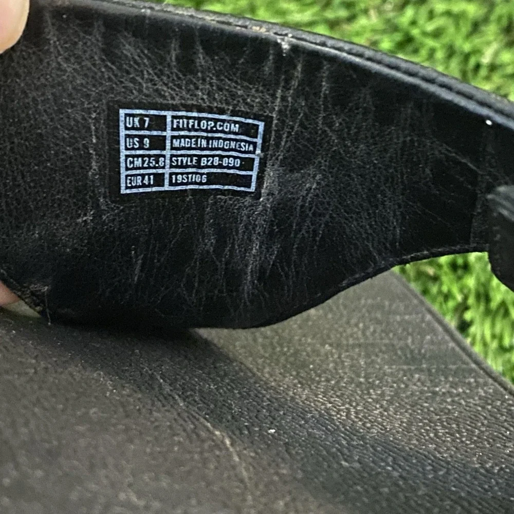 FitFlop Sandals Women's 9 Black Adjustable Buckle Toe Post Thong Slip On Comfort